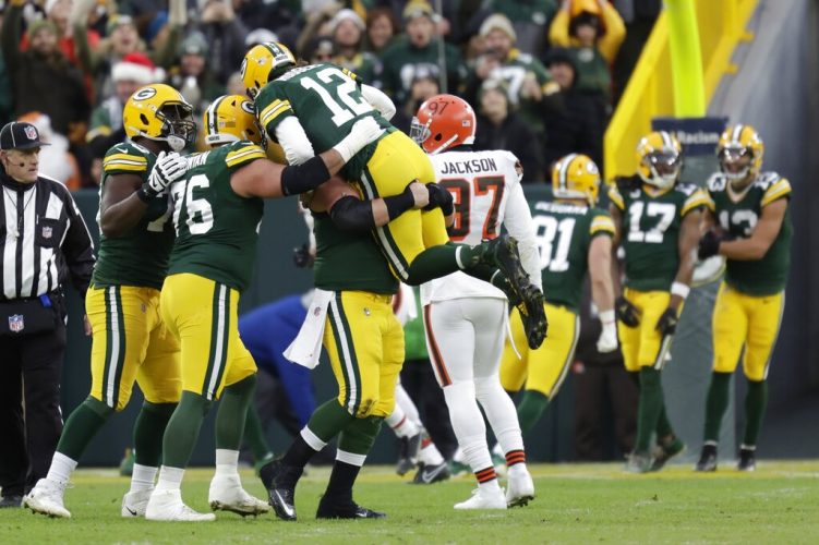 Rodgers sets team record as Packers hold off Browns 24-22